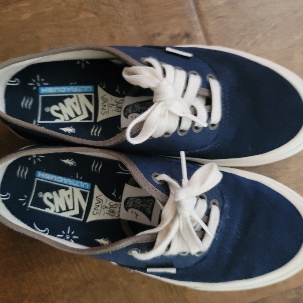 Boys Van's size 7